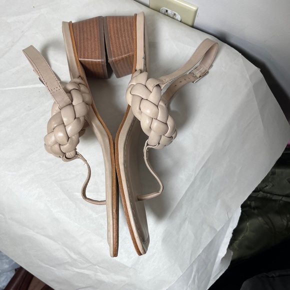 Bernardo EUC Leather Braided Block Heel Square Toe Sandals, Beige Sz 11 - Picture 8 of 10